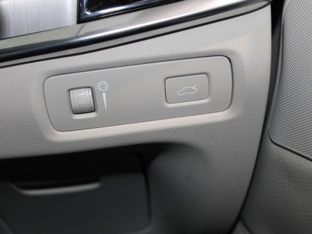 2020 Volvo V90 D4 MOM AT 5DR Auto €33,750 thumbnail