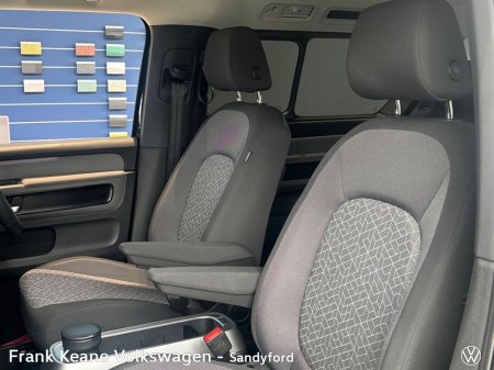 2025 Volkswagen ID.Buzz STYLE 86KWH 286BHP *0% FINANCE* *APPLE CARPLAY/ANDROID AUTO* *ELECTRIC SLIDING DOORS* *360 AREA VIEW CAMERA* *IQ LED MATRIX HEADLIGHTS* *FRONT AND REAR PARKING SENSORS* *HEATED SEATS* €78,056