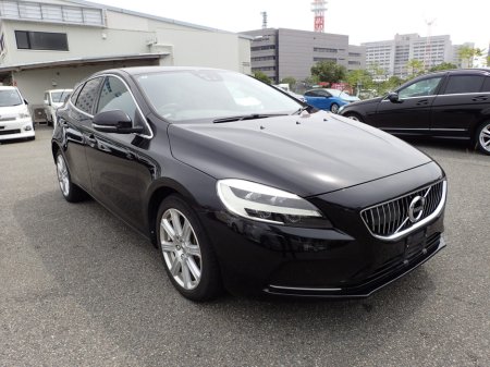 2018 Volvo V40 2.0D4 INSCRIPTION EDITION 5DR HATCHBACK AUTO WITH ONLY 75,959 KM'S // STUNNING CAR // BUY WITH CONFODENCE AA AND SIM I APPROVED DEALER 2025 // FINANCE ARRANGED // ALL TRADE INS WELCOME //