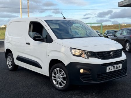 2022 Peugeot Partner PROFESSIONAL PREMIUM BLUEHDI L1 €14,950