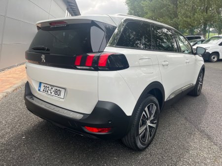 2020 Peugeot 5008  €29,900