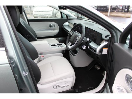 2025 Hyundai Ioniq 9 RWD standard (Long Range) Platinum €75,950 thumbnail