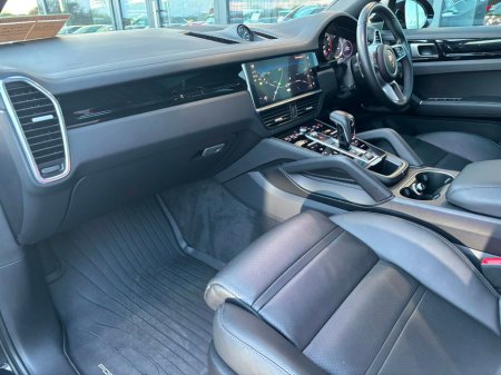 2022 Porsche Cayenne Coupe 3.0 V6 e-hybrid €74,995