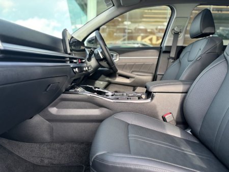 2025 Kia Sorento 1.6 Plug in hybrid ( 7 Seats ) €60,995