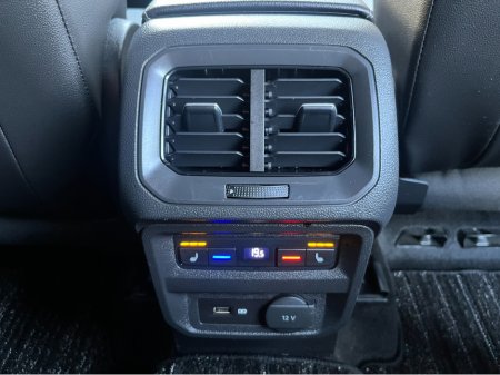 2020 Volkswagen Tiguan R-LINE 4MOTION AUTOMATIC 2.0 DIESEL //HIGH SPEC//360 PARKING CAMERAS//HEAD UP DISPLAY//HEATED FRONT AND REAR SEATS// €34,950 thumbnail