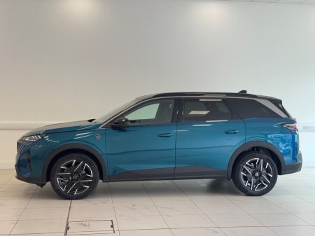 2025 Peugeot 5008 1.2 Hybrid 136bhp E-DCS6 GT €53,950