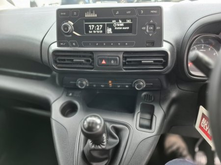 2021 Opel Combo Van L2H1 Spec fully plylined in rear with side loding door and double opening rear doors new CRVT test trade in wanted €12,750 thumbnail