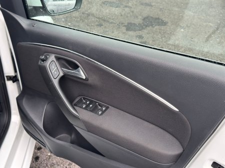 2015 Volkswagen Polo 1.2 TSI 5DR 90HP Comfortline + €10,999 thumbnail