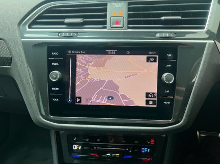 2023 Volkswagen Tiguan R-LINE 1.4 TSI PHEV DSG €36,990 thumbnail