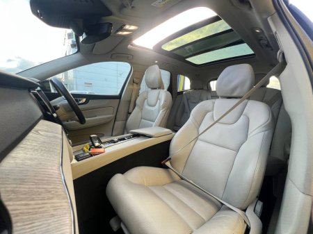 2023 Volvo XC60 T6 PLUS DARK AWD 2.0 HYBRID * HIGH SPEC * // PANORAMIC SUNROOF // LEATHER HEATED SEATS // 360 PARKING CAMERAS €39,950