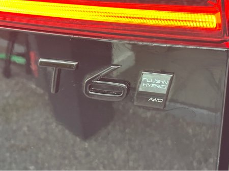 2025 Volvo XC60 ++SOLD++ + T6 PHEV A RECHARGE PLUS EDITION AWD BLACK thumbnail