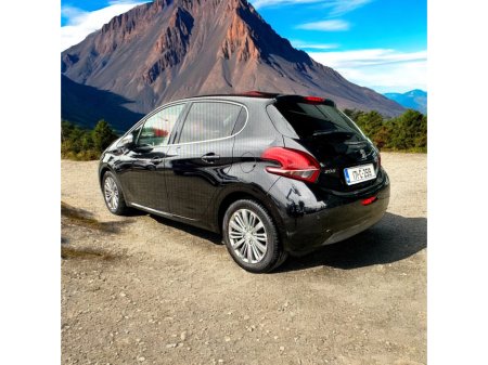 2017 Peugeot 208 1.2 Puretech 82 bhp Allure 5dr €9,950