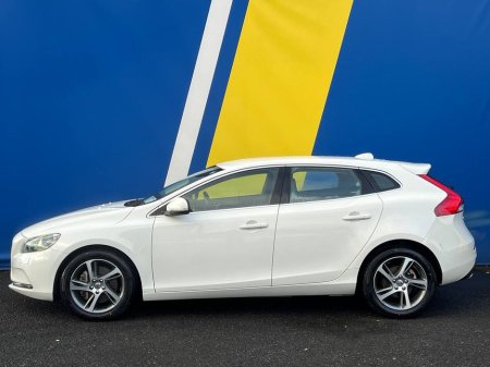 2016 Volvo V40 D4 2.0D AUTO // LEATHER HEATED SEATS // REVERSE CAMERA // ADAPTIVE CRUISE CONTROL €13,900