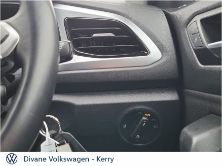 2024 Volkswagen T-Roc LIFE 2.0 TDI M6F 116 BHP €31,950 thumbnail