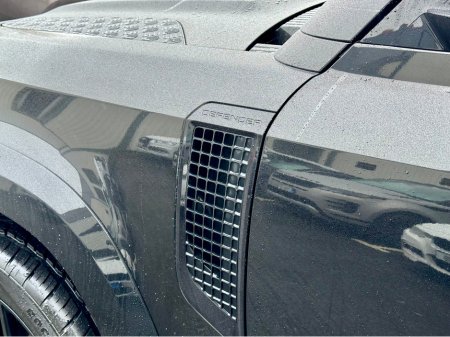 2022 Land Rover Defender ++LOW KM++ 3 SEATS / PLUS VAT €53,000 thumbnail