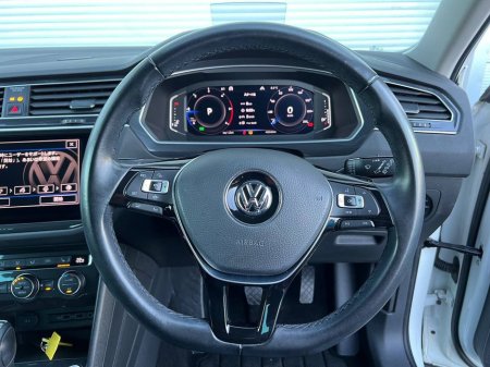2020 Volkswagen Tiguan HIGHLINE 4MOTION 2.0 TDI // OPENING PAN ROOF // DIAMOND CUT ALLOYS // LEATHER HEATED SEATS €32,950 thumbnail
