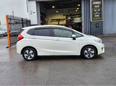 2015 Honda Fit DAA-GP5 HYBRID 5DR AUTO €9,950 thumbnail