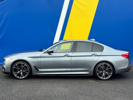 2017 BMW 5 Series 530e M-SPORT COMPETITION 2.0 HYBRID // LEATHER HEATED M-SPORT SEATS // DIGITAL CLUSTER // NEW 20