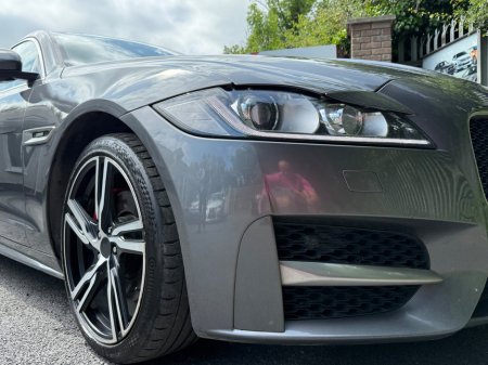 2017 Jaguar XF 2.0 D 163PS R-Sport Manual €9,990