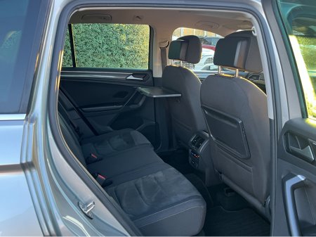 2019 Volkswagen Tiguan HIGHLINE 4MOTION AUTOMATIC 2.0 DIESEL //HIGH SPEC//360 PARKING CAMERAS//FRONT AND REAR HEATED SEATS//POWER TAILGATE//HEAD UP DISPLAY// thumbnail