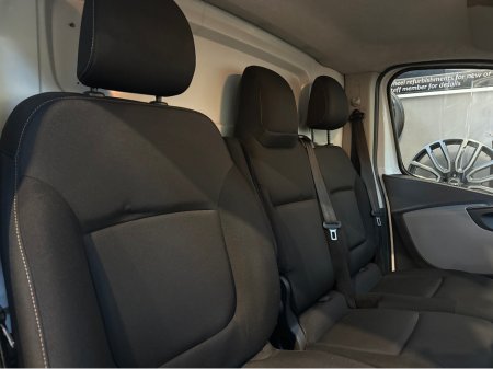 2015 Renault Trafic Passenger TRAFFIC VAN DCi €7,950 thumbnail