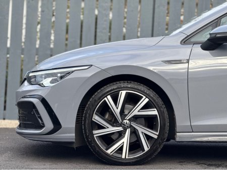 2022 Volkswagen Golf 2022 Volkswagen Golf R-LINE TSI €27,995 thumbnail