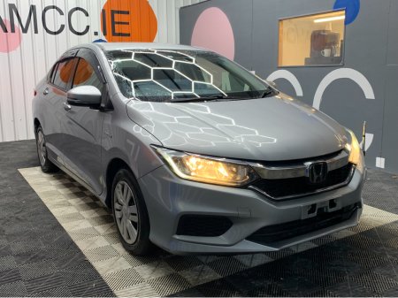 2019 Honda Grace HYBRID DX / 98k KMs / Adaptive Cruise Control €15,950