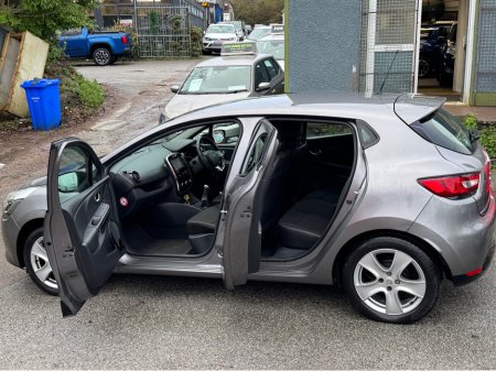 2017 Renault Clio Ideal starter car €10,700