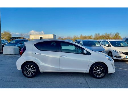 2017 Toyota Aqua Hybrid €11,299