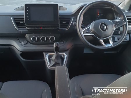 2024 Renault Trafic Passenger 9 SEAT AUTO 170HP RED EDITION €54,999 thumbnail