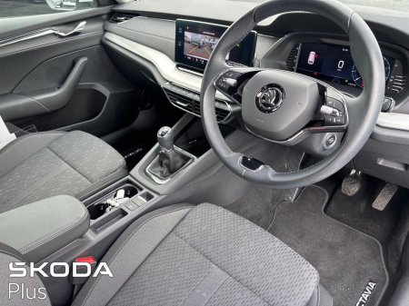 2023 Skoda Octavia COMBI STYLE 2.0 TDI 115HP 5DR €33,750 thumbnail