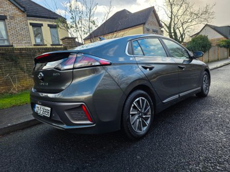 2021 Hyundai Ioniq Premium 100kw €16,950