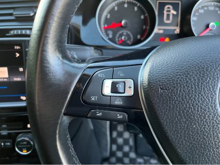 2017 Volkswagen Golf HIGHLINE AUTOMATIC 1.4 PETROL //HIGH SPEC//LOW MILES//KEYLESS ENTRY//REVERSE CAMERA//ADAPTIVE CRUISE CONTROL//BLIND SPOT WARNING// €16,950 thumbnail