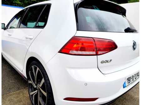 2019 Volkswagen Golf R-LINE Manual €21,900
