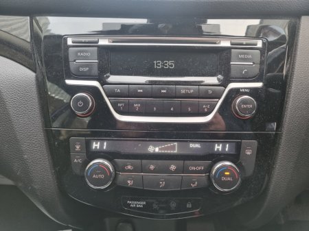 2017 Nissan Qashqai 1.5 DSL XE €8,950 thumbnail