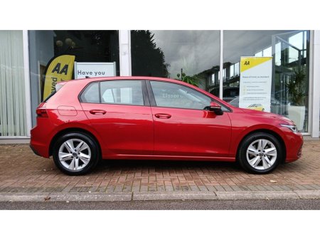 2023 Volkswagen Golf 2.0 TDI 115HP Life, Kings Red, 1 owner. €28,950