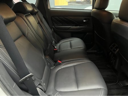 2020 Mitsubishi Outlander €23950! 2020 MITSUBISHI OUTLANDER PHEV G PLUS PACKAGE 2.4 AUTOMATIC / CRUISE CONTROL / 360° PARKING CAMERA / ELECTRIC HEATED SEATS / HEATED STEERING WHEEL / PADDLE SHIFTERS €23,950 thumbnail