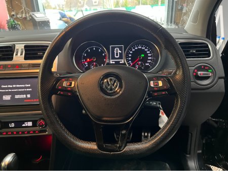 2017 Volkswagen Polo €13950! 2017 VOLKSWAGEN POLO CROSS 1.2 AUTOMATIC / CRUISE CONTROL / REVERSE CAMERA / PADDLE SHIFTERS €13,950 thumbnail