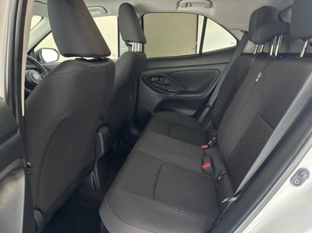 2025 Toyota Yaris Cross Luna Hybrid *Pearl White* €30,950 thumbnail