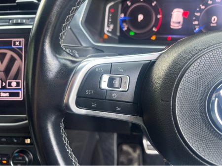 2020 Volkswagen Tiguan R-LINE 4MOTION AUTOMATIC 2.0 DIESEL //LOW MILES//HIGH SPEC//360 PARKING CAMERAS//HEATED FRRONT AND REAR SEATS//HEAD UP DISPLAY// €34,950 thumbnail