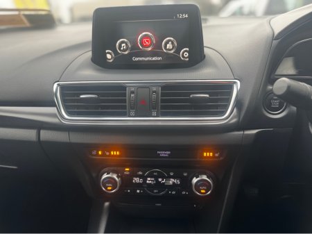 2017 Mazda Mazda3 2.2 D 150PS PLATINUM 4DR €8,950 thumbnail