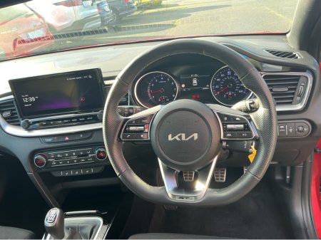 2025 Kia Ceed GT-LINE €32,995 thumbnail