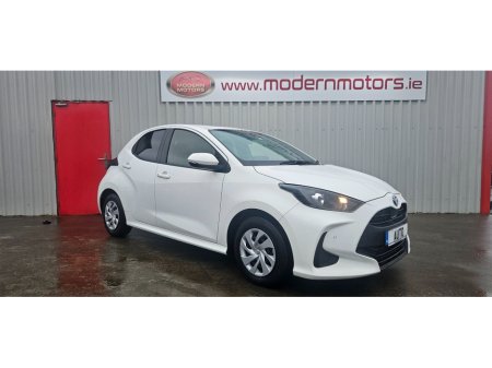 2020 Toyota Yaris automatic 1.5 hybrid/petrol 5dr new model low kms €13,750
