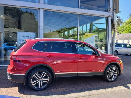 2024 Volkswagen Tiguan Allspace ELEGANCE 2.0TDI DSG 150HP €52,950 thumbnail