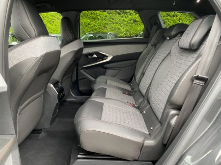 2025 Peugeot 5008 1.2 MHEV 145bhp E-DCS6 Allure €47,900 thumbnail