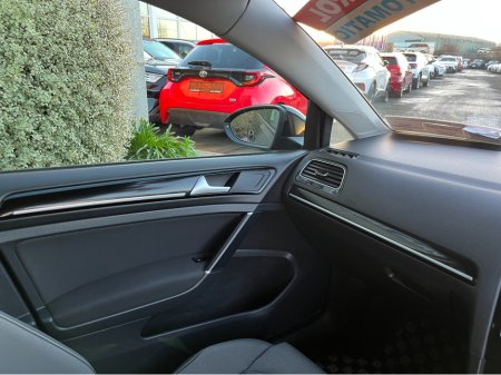 2017 Volkswagen Golf HIGHLINE AUTOMATIC 1.4 PETROL //HIGH SPEC//LOW MILES//KEYLESS ENTRY//REVERSE CAMERA//ADAPTIVE CRUISE CONTROL//BLIND SPOT WARNING// €16,950 thumbnail