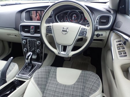 2019 Volvo V40 2.0 D4 SE LUXURY PLUS DIESEL AUTOMATIC // MASSIVE SPEC //  HALF HEATED LEATHER // REVERSING CAMERA // CRUISE CONTROL // LANE ASSIST // COLLISION WARNING SYSTEM // UPGRADED SPORT ALLOYS €19,950 thumbnail