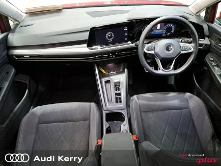 2023 Volkswagen Golf STYLE 1.5 TSI MHEV 130HP AUTOMATIC €31,900 thumbnail