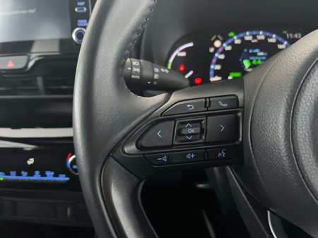 2023 Toyota Yaris Cross HYBRID LUNA SPORT €28,950 thumbnail