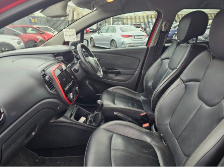 2016 Renault Captur SIGNATURE 1.5 DCI ** IRISH CAR ** FULL LEATHER INTERIOR ** REVERSE CAMERA ** STUNNING EXAMPLE ** €8,995 thumbnail